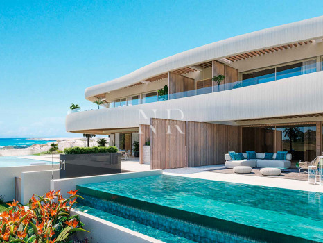 Apartamento en Las Chapas en primera línea de playa en venta