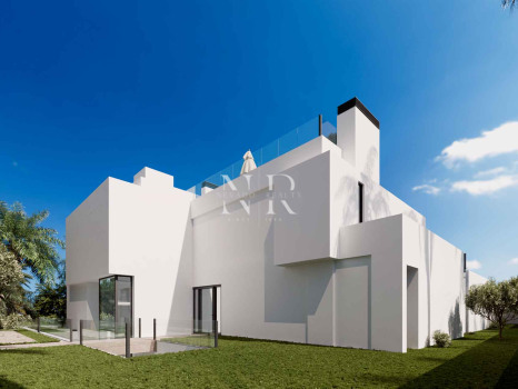 Villa nouvellement construite à Cascada de Camoján à vendre