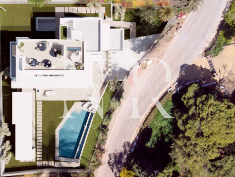 Villa nouvellement construite à Cascada de Camoján à vendre