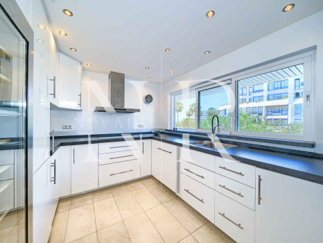 Apartamento en edificio Atrium, Marbella centro, a la venta