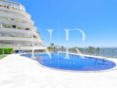 Apartamento en edificio Mare Nostrum con vistas al mar en venta