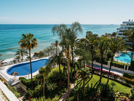 Appartement dans l'immeuble Mare Nostrum avec vue sur la mer à vendre