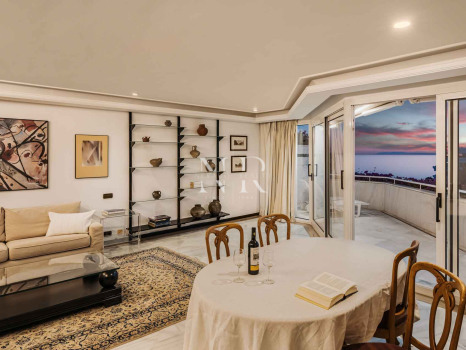 Appartement dans l'immeuble Mare Nostrum avec vue sur la mer à vendre