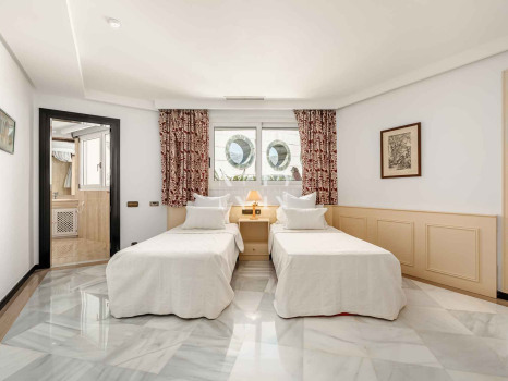 Appartement dans l'immeuble Mare Nostrum avec vue sur la mer à vendre
