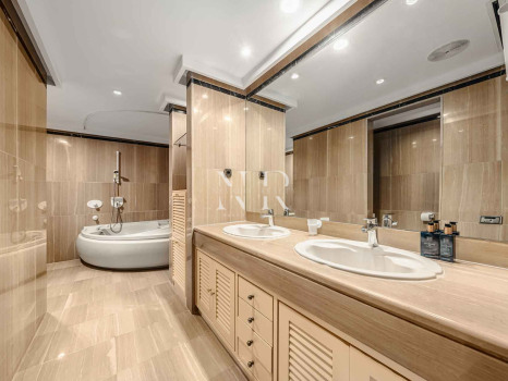 Appartement dans l'immeuble Mare Nostrum avec vue sur la mer à vendre