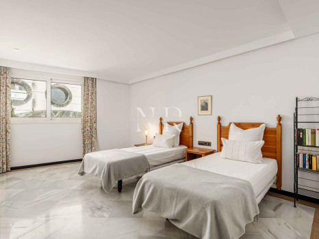 Appartement dans l'immeuble Mare Nostrum avec vue sur la mer à vendre