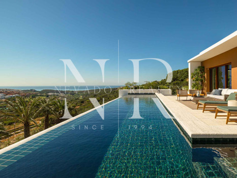 Villa in Finca Cortesin with panoramic sea views in Casares for sale