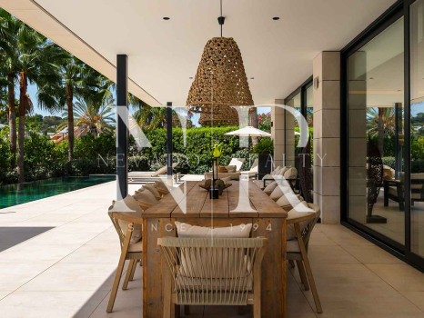 Villa à vendre à Parcelas del Golf, dans une résidence fermée, à Nueva Andalucía