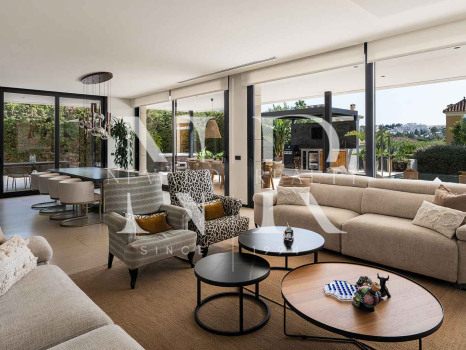 Villa à vendre à Parcelas del Golf, dans une résidence fermée, à Nueva Andalucía