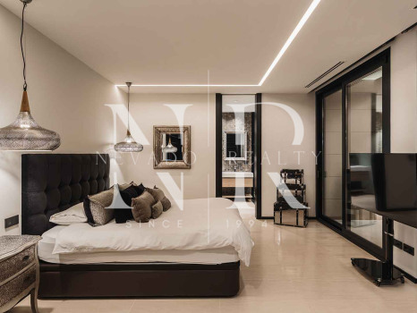 Villa à vendre à Parcelas del Golf, dans une résidence fermée, à Nueva Andalucía