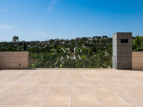 Villa for sale in Parcelas del Golf, in a gated community, Nueva Andalucía