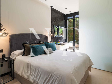 Villa à vendre à Parcelas del Golf, dans une résidence fermée, à Nueva Andalucía