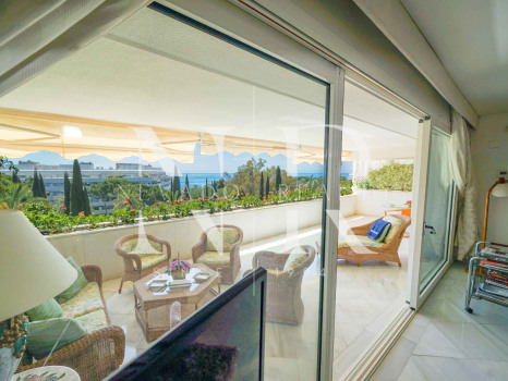 Appartement à Don Gonzalo avec vue sur la mer