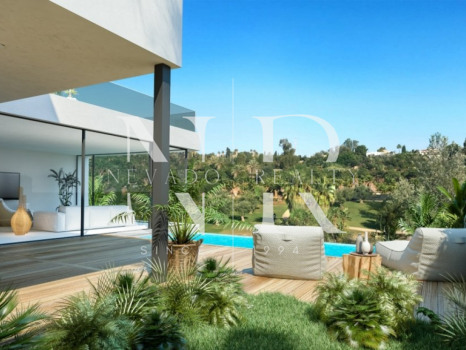 Villa en Estepona en primera línea de golf a la venta