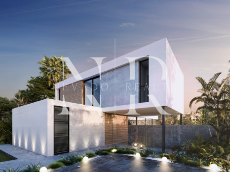 Villa en Estepona en primera línea de golf a la venta