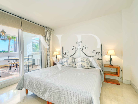 Apartamento en Las Cañas Beach, en primera línea de playa de la Milla de Oro en venta