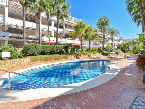 Flat in Las Cañas Beach, front line beach on the Golden Mile for sale