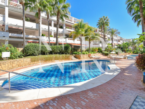 Apartamento en Las Cañas Beach, en primera línea de playa de la Milla de Oro en venta