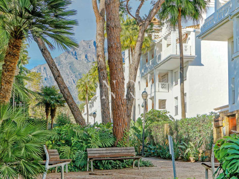 Flat in Las Cañas Beach, front line beach on the Golden Mile for sale