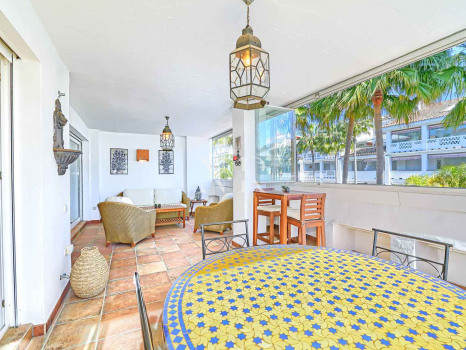 Flat in Las Cañas Beach, front line beach on the Golden Mile for sale