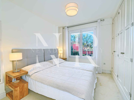 Apartamento en Las Cañas Beach, en primera línea de playa de la Milla de Oro en venta