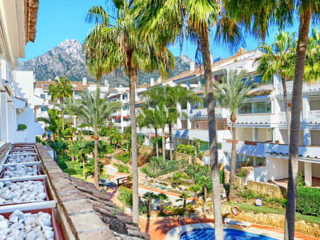 Flat in Las Cañas Beach, front line beach on the Golden Mile for sale
