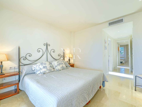 Flat in Las Cañas Beach, front line beach on the Golden Mile for sale