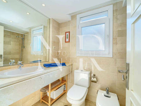 Apartamento en Las Cañas Beach, en primera línea de playa de la Milla de Oro en venta