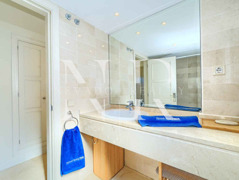 Apartamento en Las Cañas Beach, en primera línea de playa de la Milla de Oro en venta