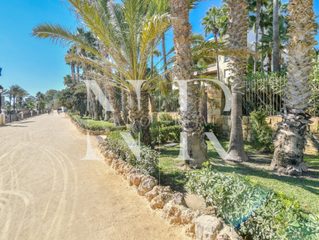 Apartamento en Las Cañas Beach, en primera línea de playa de la Milla de Oro en venta