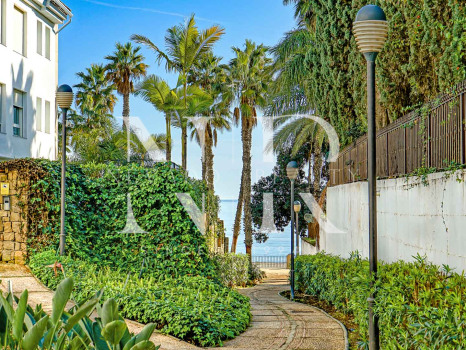 Apartamento en Las Cañas Beach, en primera línea de playa de la Milla de Oro en venta