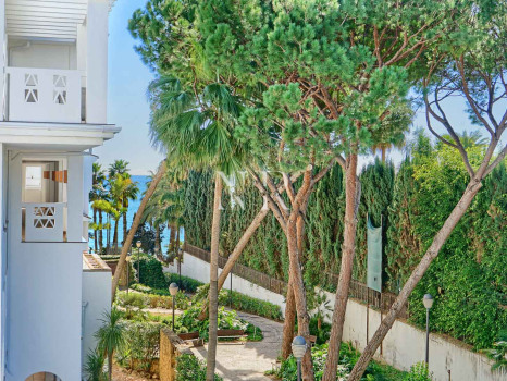Flat in Las Cañas Beach, front line beach on the Golden Mile for sale