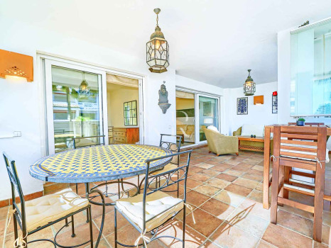 Flat in Las Cañas Beach, front line beach on the Golden Mile for sale