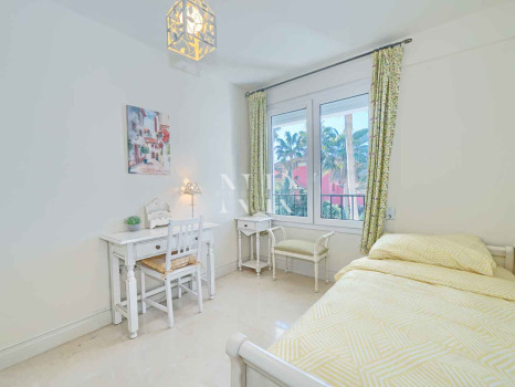 Flat in Las Cañas Beach, front line beach on the Golden Mile for sale