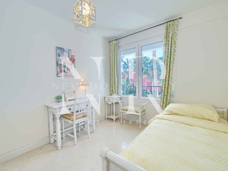 Apartamento en Las Cañas Beach, en primera línea de playa de la Milla de Oro en venta