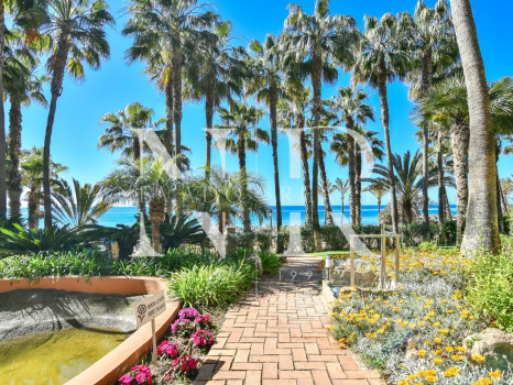 Apartamento en Las Cañas Beach, en primera línea de playa de la Milla de Oro en venta