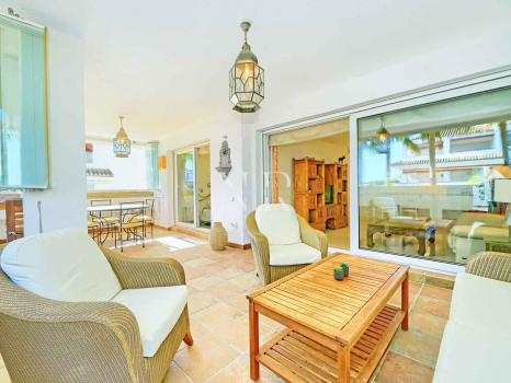Flat in Las Cañas Beach, front line beach on the Golden Mile for sale