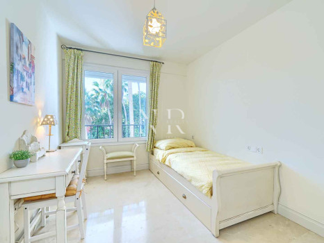 Flat in Las Cañas Beach, front line beach on the Golden Mile for sale