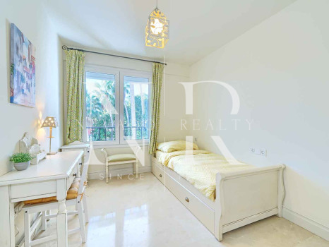 Apartamento en Las Cañas Beach, en primera línea de playa de la Milla de Oro en venta