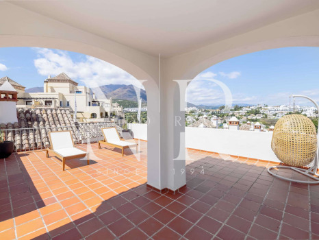Altoasis Residences, townhouses in Estepona West on the golf course front line for sale