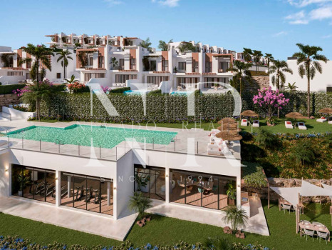 Développement de maisons de ville à Mijas Costa avec vue sur la mer en première ligne de golf en cours de construction