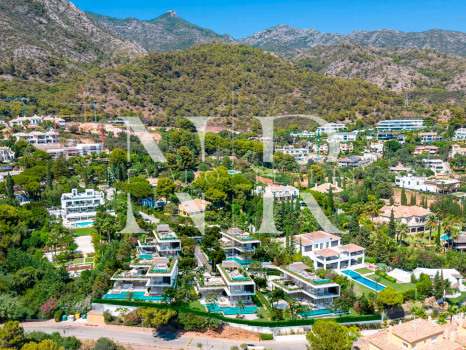 Promoción de villas en Urbanización Cascada de Camoján con vistas panorámicas al mar en venta