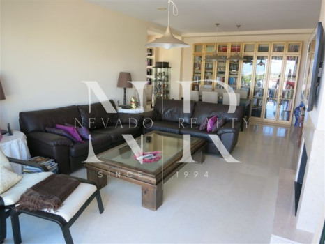 Penthouse dans l'urbanisation Capanes del Golf avec vues panoramiques à vendre
