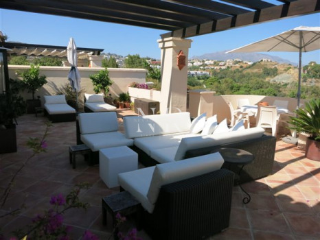 Ático en Urbanización Capanes del Golf con vistas panorámicas en venta