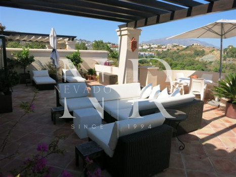 Penthouse dans l'urbanisation Capanes del Golf avec vues panoramiques à vendre