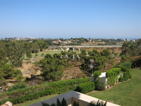 Ático en Urbanización Capanes del Golf con vistas panorámicas en venta