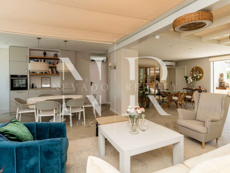 Atico en venta en Don Gonzalo con vistas panorámicas al mar y piscina privada