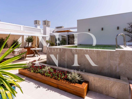 Atico en venta en Don Gonzalo con vistas panorámicas al mar y piscina privada