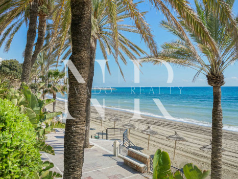 Atico en venta en Don Gonzalo con vistas panorámicas al mar y piscina privada