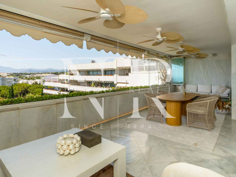 Atico en venta en Don Gonzalo con vistas panorámicas al mar y piscina privada